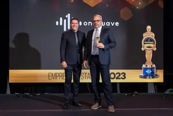Entrega do Troféu Empresa Destaque 2023 à One Wave Develop